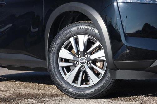 2023 Nissan Pathfinder SV