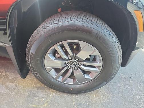 Super Black 2025 Nissan Frontier SV