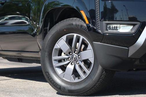 Super Black 2025 Nissan Frontier SV