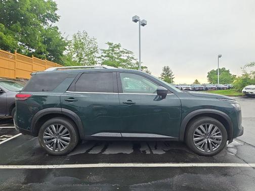 Obsidian Green Pearl 2025 Nissan Pathfinder SL