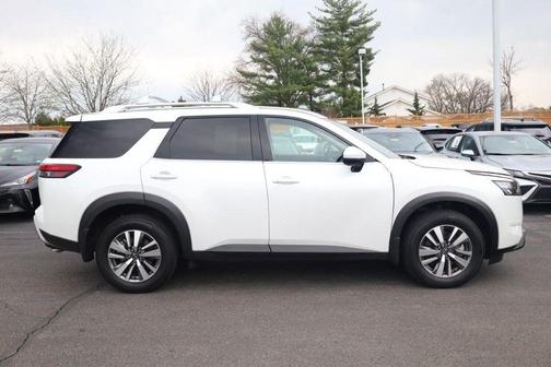Pearl 2025 Nissan Pathfinder SL