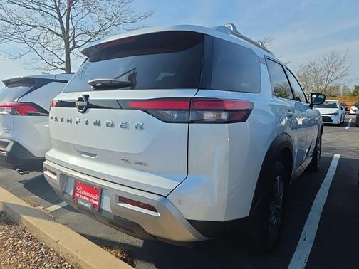 2025 Nissan Pathfinder SL