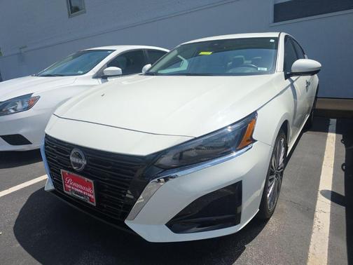 White 2024 Nissan Altima 2.5 SL