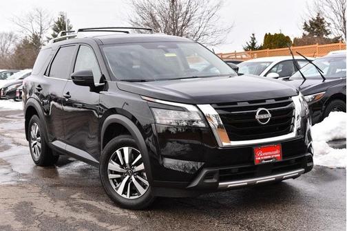 2025 Nissan Pathfinder SL