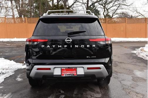 2025 Nissan Pathfinder SL