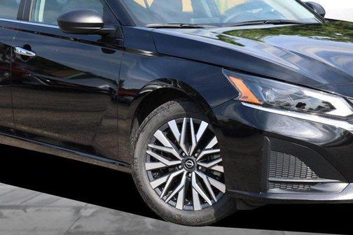 Super Black 2025 Nissan Altima SV