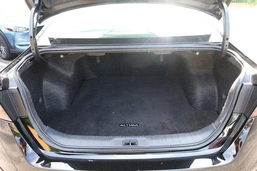 Super Black 2025 Nissan Altima SV