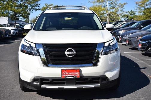 2024 Nissan Pathfinder SL