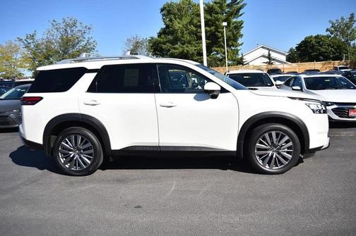 2024 Nissan Pathfinder SL