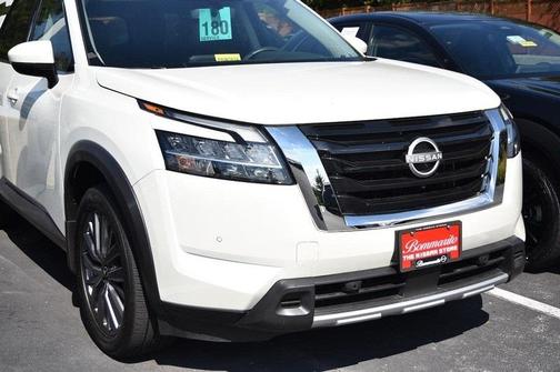 2024 Nissan Pathfinder SL