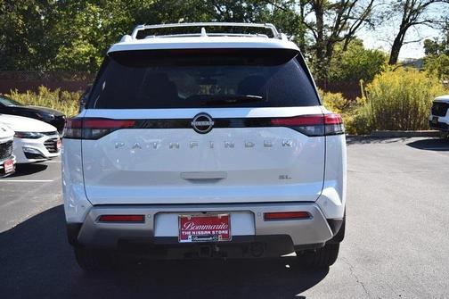2024 Nissan Pathfinder SL