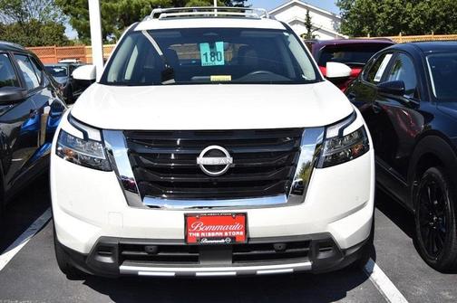 2024 Nissan Pathfinder SL