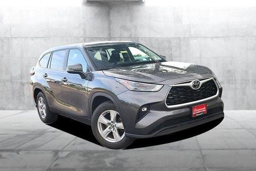 Magnetic Gray Metallic 2025 Toyota Highlander LE
