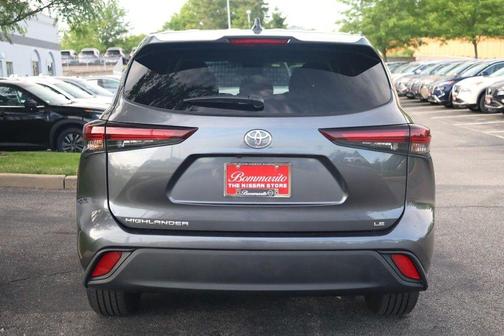 Magnetic Gray Metallic 2025 Toyota Highlander LE