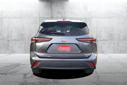 Magnetic Gray Metallic 2025 Toyota Highlander LE