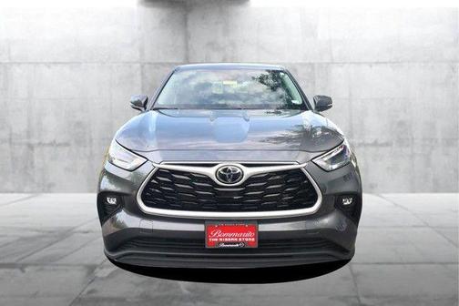 Magnetic Gray Metallic 2025 Toyota Highlander LE