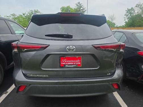 Magnetic Gray Metallic 2025 Toyota Highlander LE
