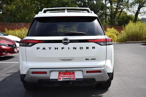 2024 Nissan Pathfinder SL