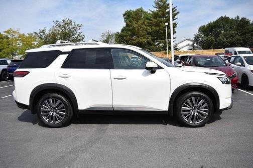 2024 Nissan Pathfinder SL