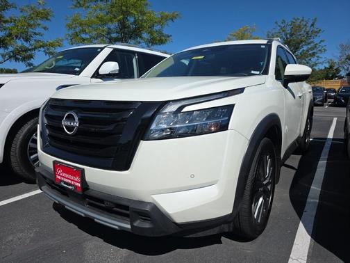 2024 Nissan Pathfinder SL