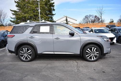 2024 Nissan Pathfinder Platinum