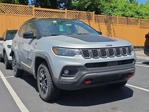 Silver Zynith 2025 Jeep Compass Trailhawk