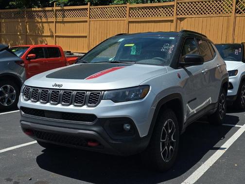 Silver Zynith 2025 Jeep Compass Trailhawk