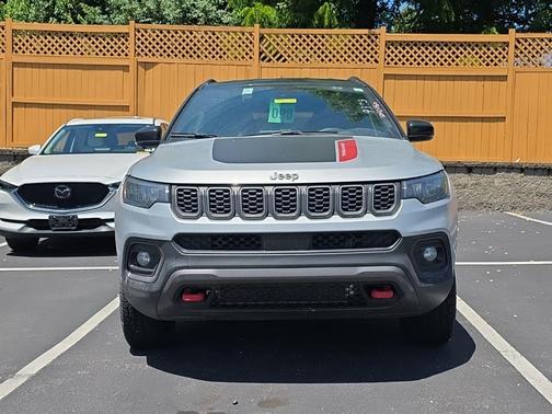 Silver Zynith 2025 Jeep Compass Trailhawk