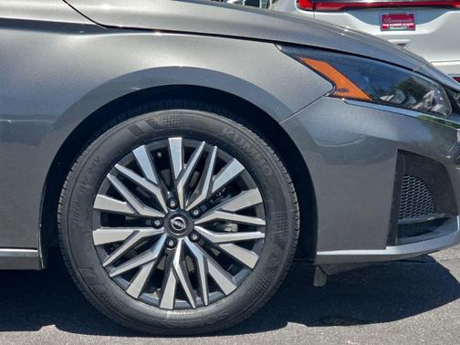Gun Metallic 2025 Nissan Altima SV