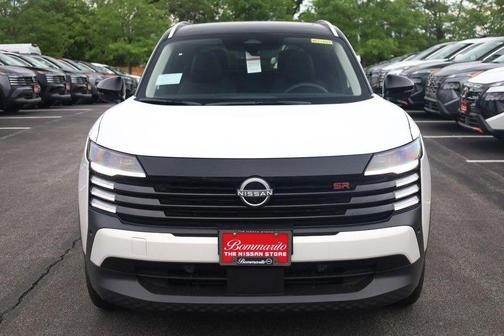 2t Wht Blk Roof 2026 Nissan Kicks SR