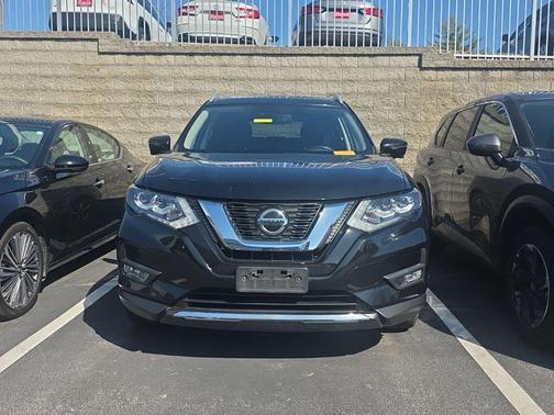 Magnetic Black 2018 Nissan Rogue SL