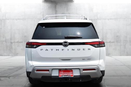 2025 Nissan Pathfinder SL