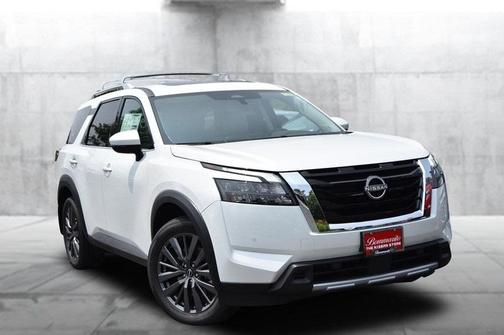 2025 Nissan Pathfinder SL