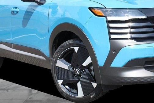 2t Ice Blk Roof 2025 Nissan Kicks SR