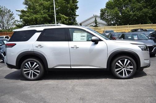 2025 Nissan Pathfinder Platinum