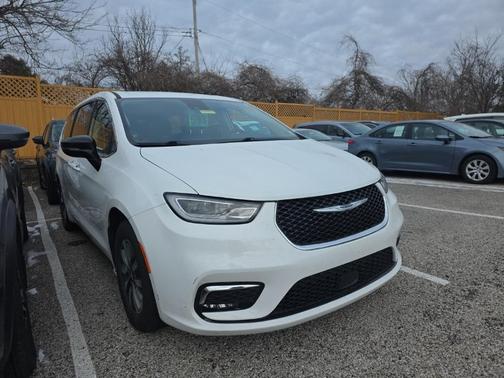 2024 Chrysler Pacifica Hybrid Select