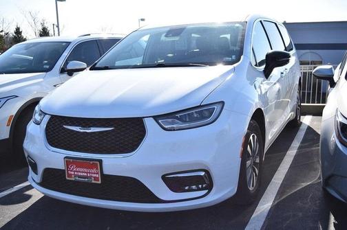 2024 Chrysler Pacifica Hybrid Select