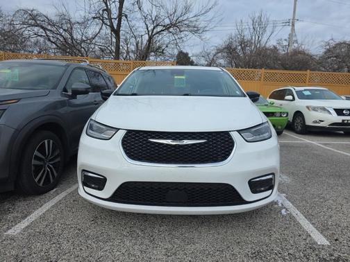 2024 Chrysler Pacifica Hybrid Select