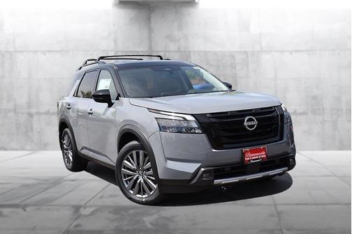 2025 Nissan Pathfinder SL