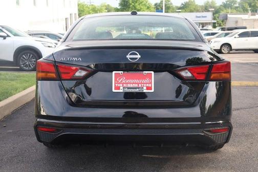 Super Black 2025 Nissan Altima SV