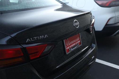 Super Black 2025 Nissan Altima SV