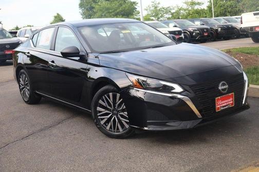 Super Black 2025 Nissan Altima SV