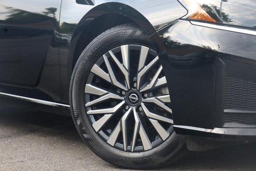 Super Black 2025 Nissan Altima SV