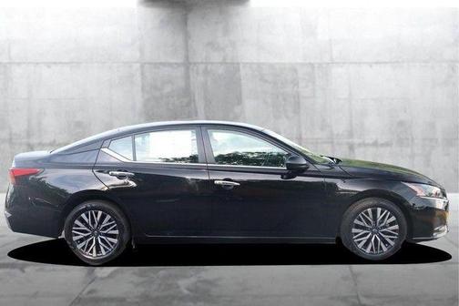 Super Black 2025 Nissan Altima SV