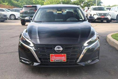 Super Black 2025 Nissan Altima SV
