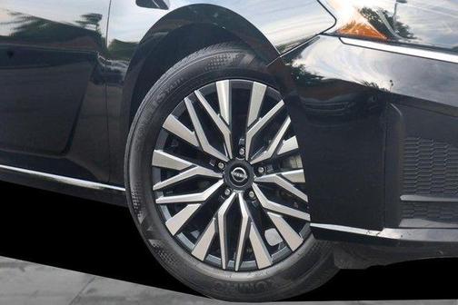 Super Black 2025 Nissan Altima SV