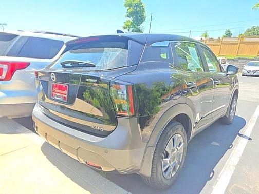 Super Black 2025 Nissan Kicks S