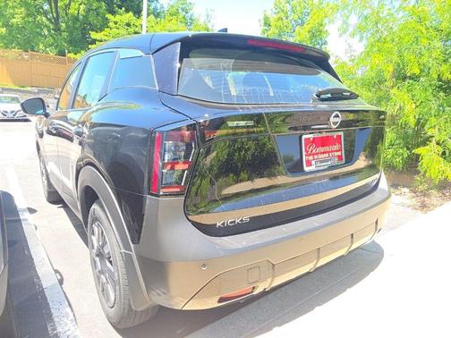 Super Black 2025 Nissan Kicks S