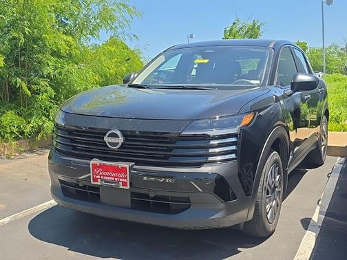 Super Black 2025 Nissan Kicks S