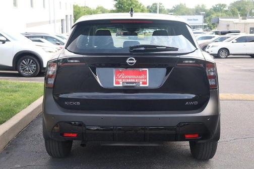 Super Black 2025 Nissan Kicks S
